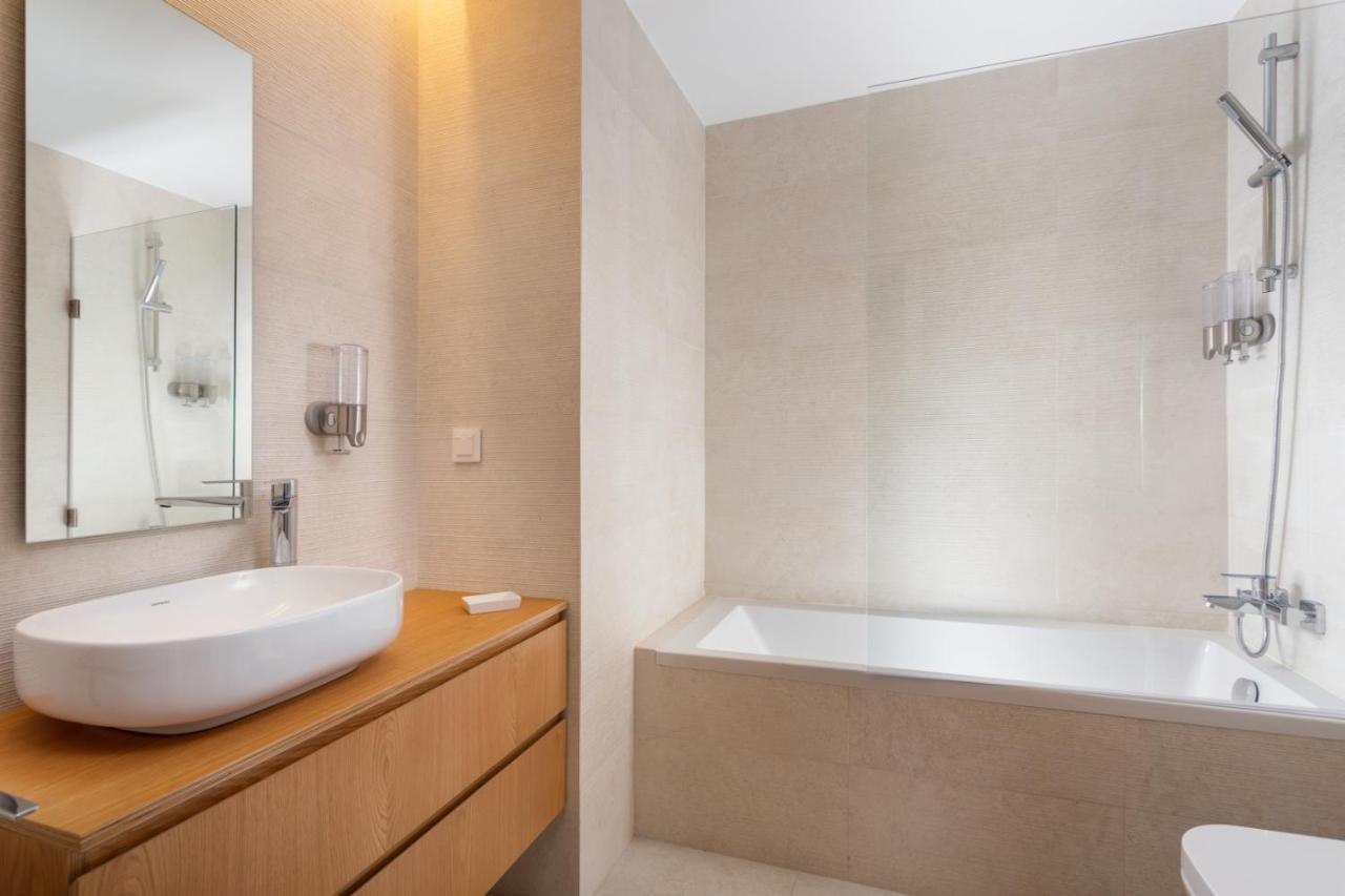 Stupendo- Two Rooms, Patio With Refreshing Pond-Center-Air Conditioning-Free Park Lisbon Bagian luar foto